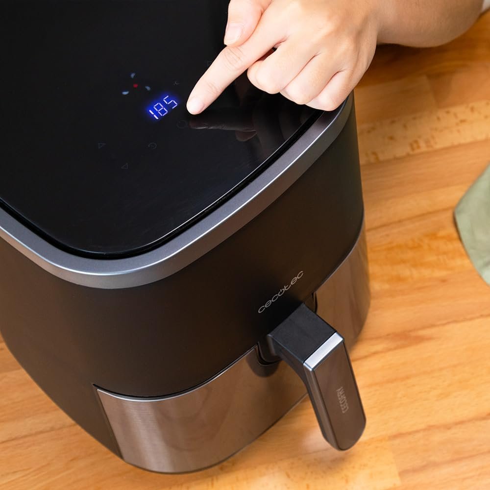 Pantalla táctil de la Cecotec Fantastik Inox 4L.