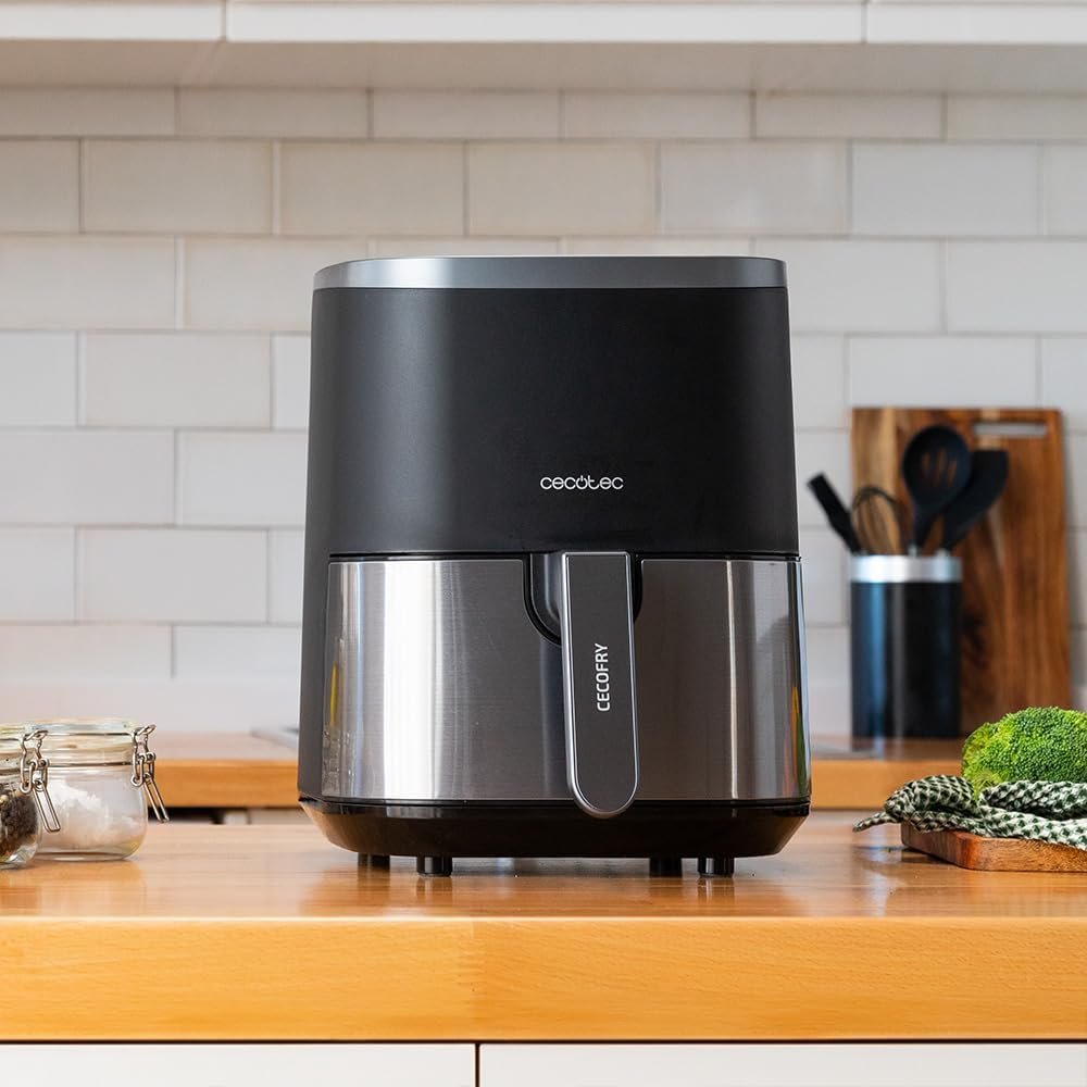 Diseño compacto y moderno de la Cecotec Fantastik Inox 4L.